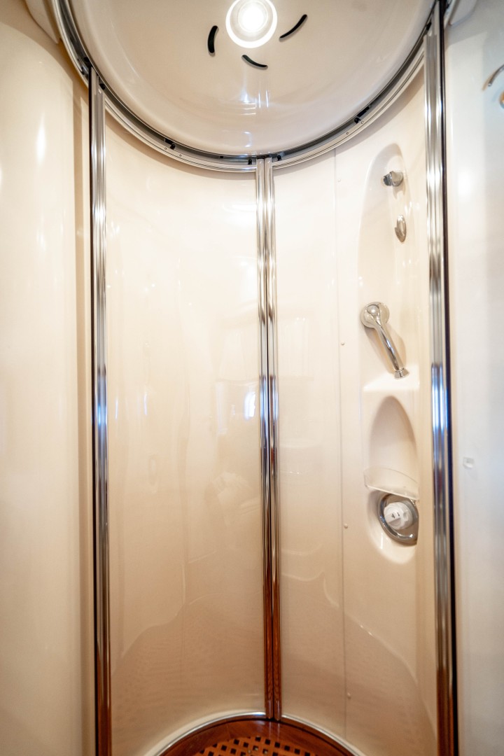 Azimut 68 - Forever - Guest Head