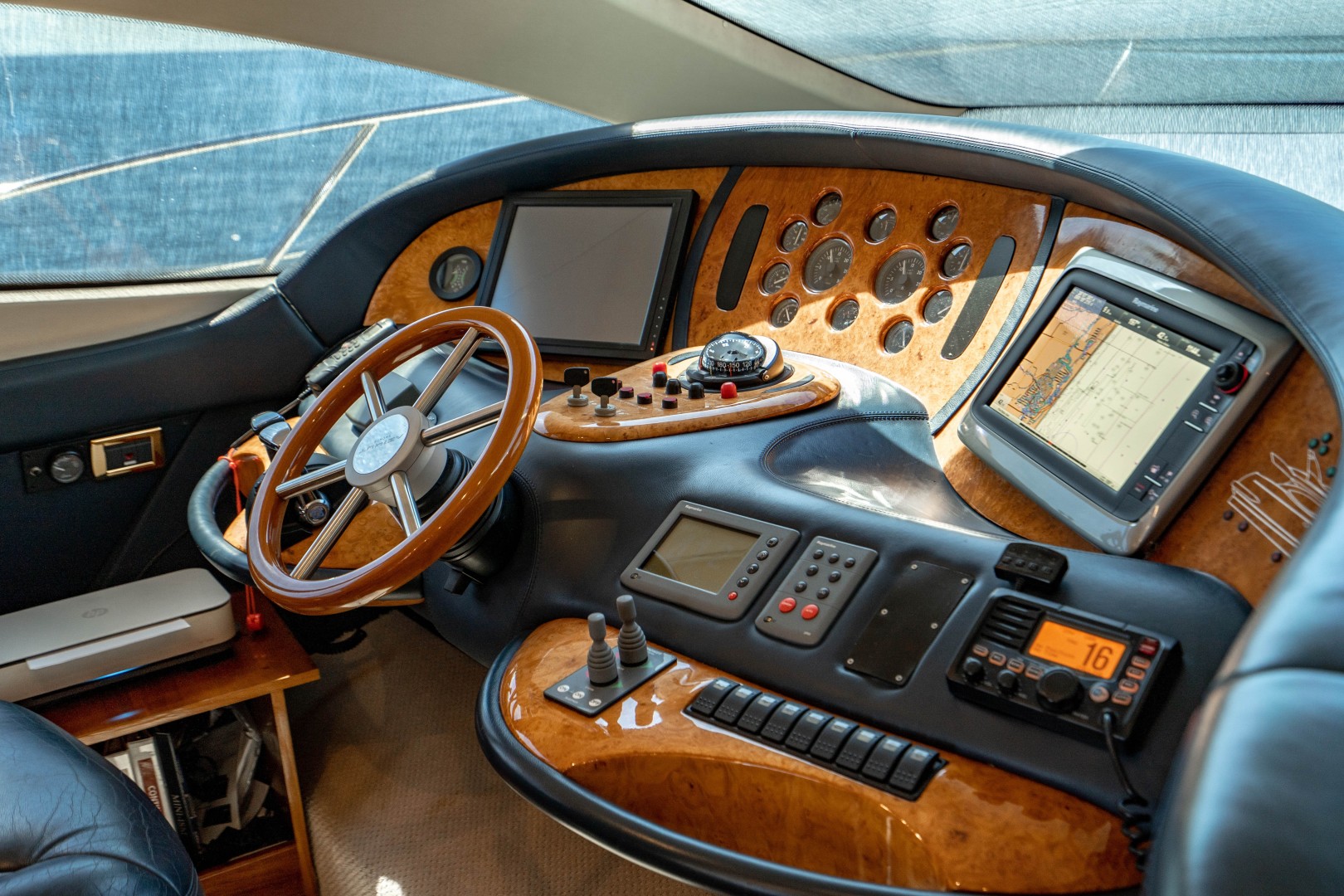 Azimut 68 - Forever - Helm Electronics