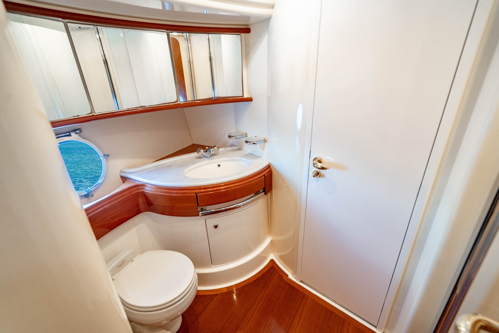 Azimut 68 - Forever - Guest Head