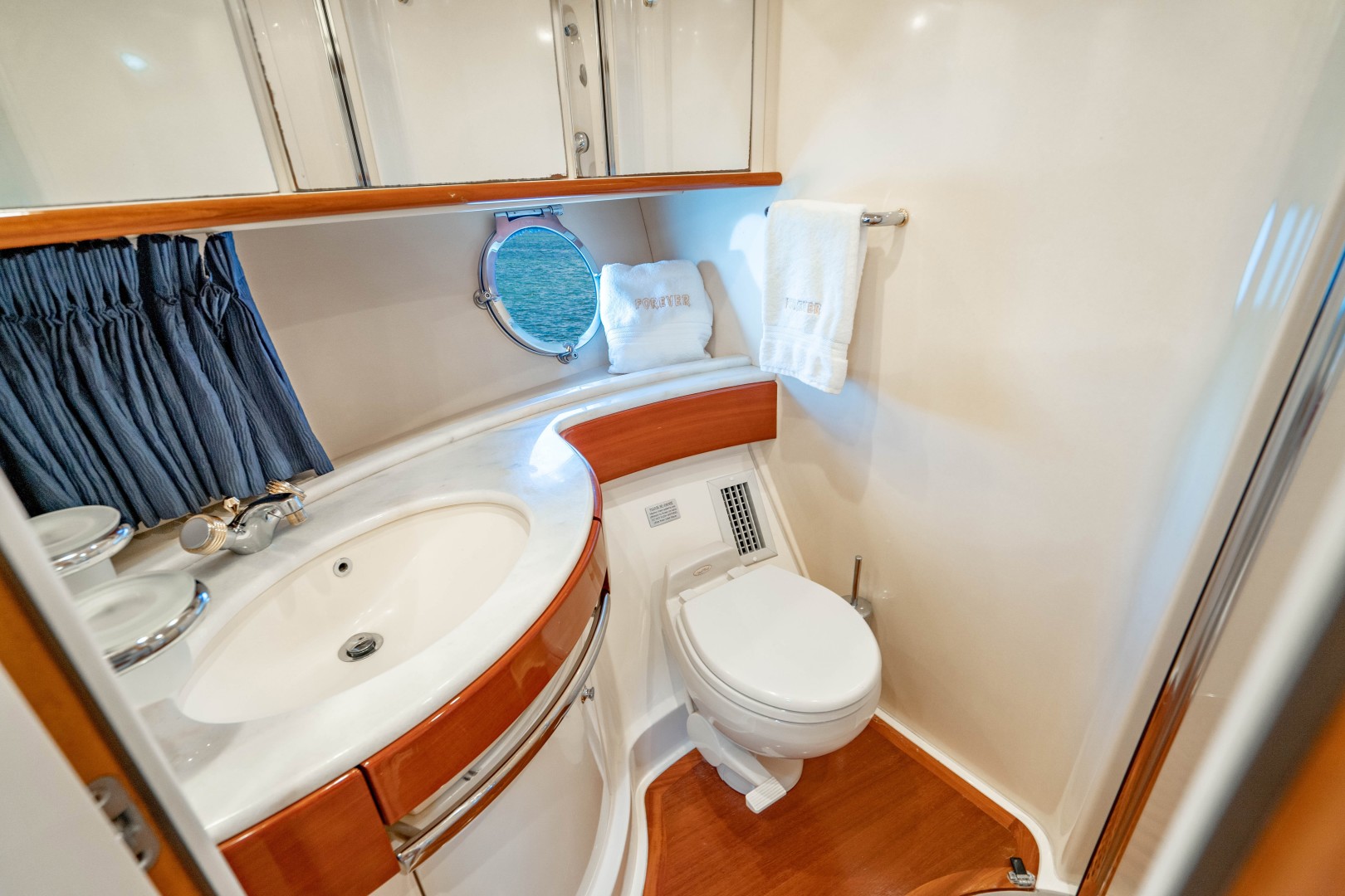 Azimut 68 - Forever - Guest Head