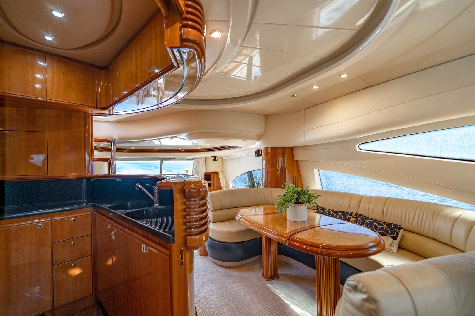 Azimut 68 - Forever - Galley/Dinette