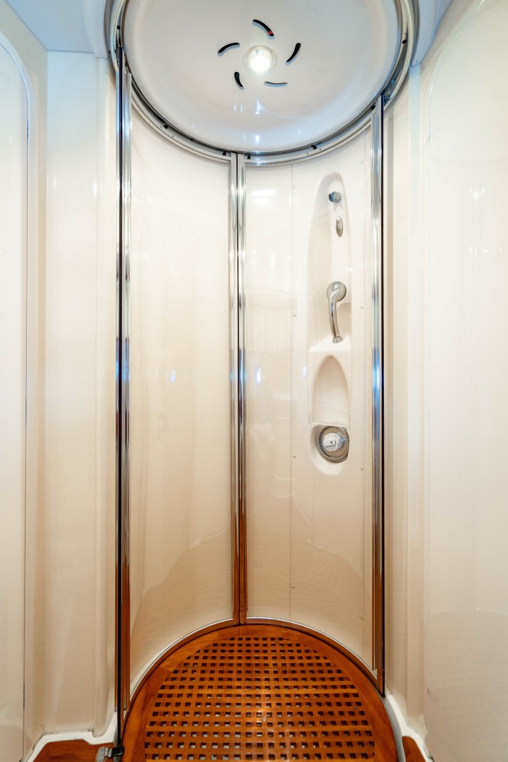 Azimut 68 - Forever - Guest Head
