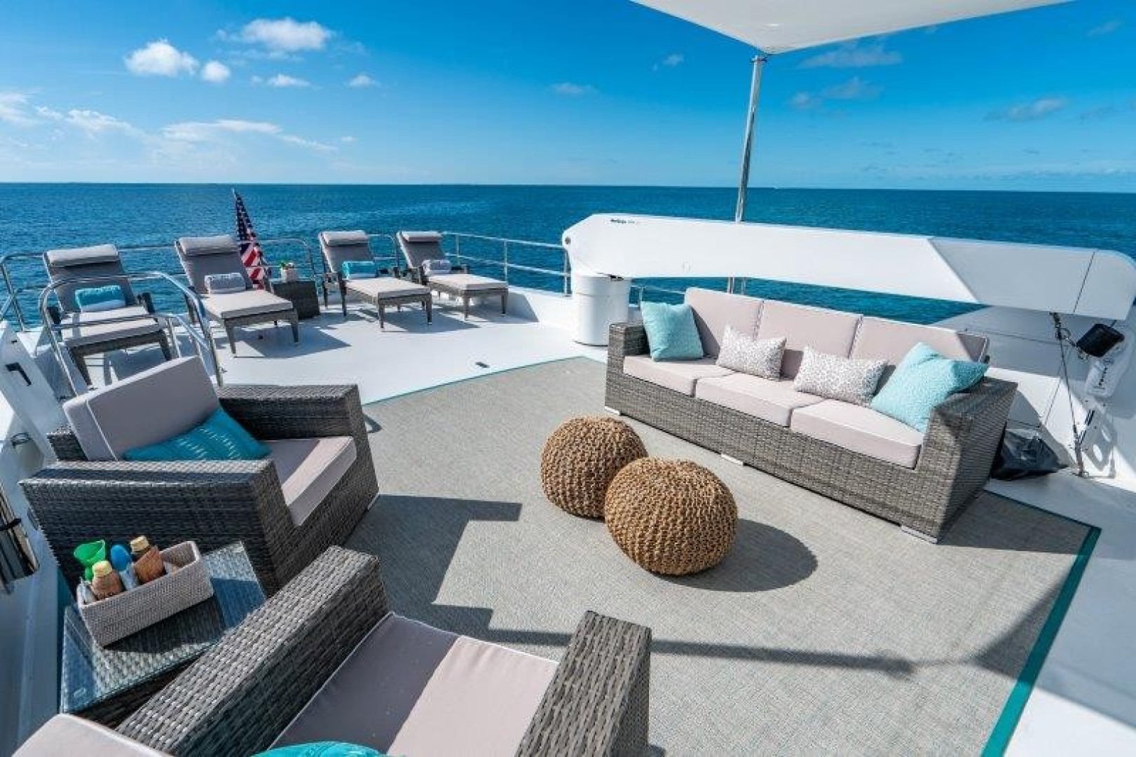 Hatteras 100 - Bridge Deck
