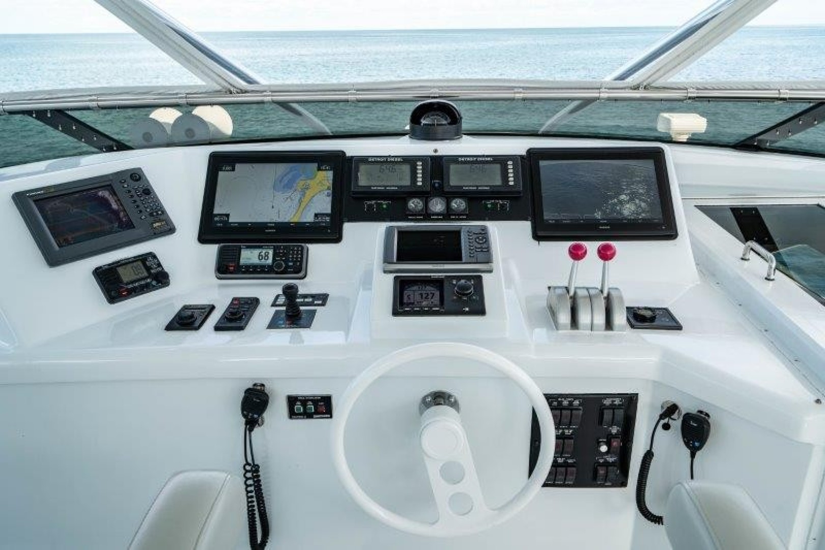 Hatteras 100 - Flybridge
