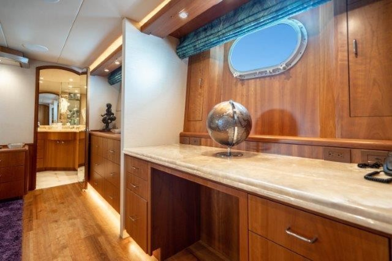 Hatteras 100 - Master