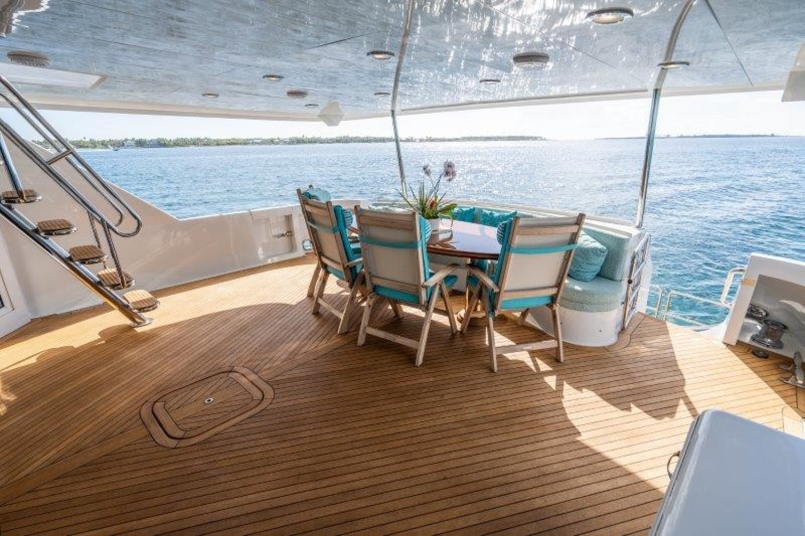 Hatteras 100 - Aft Deck