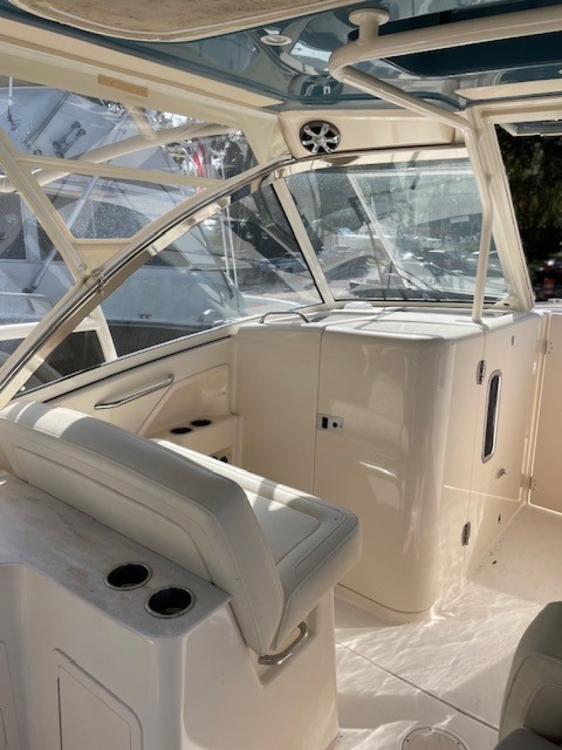 Grady White 32 - Ardea - Deck seating