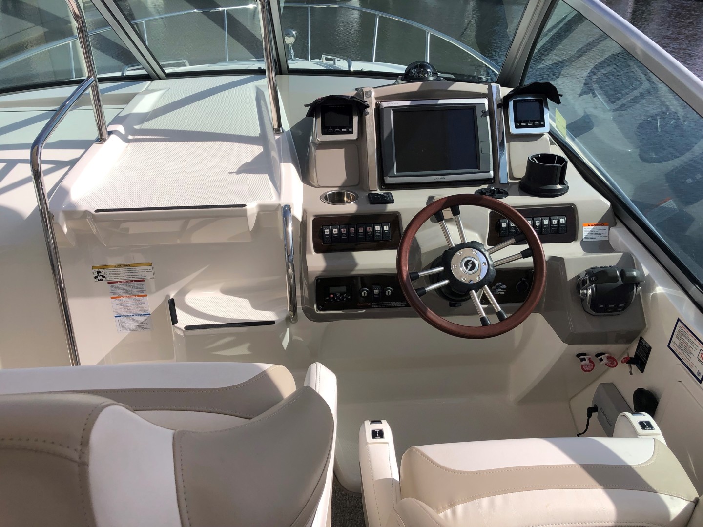 Chaparral 31- C-Scape - Helm