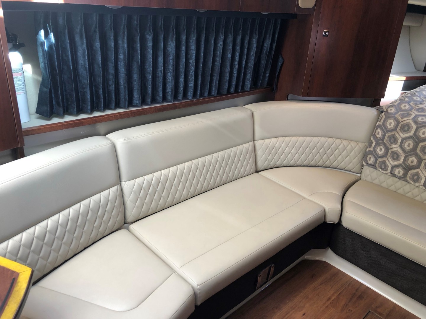 Chaparral 31- C-Scape - Cabin