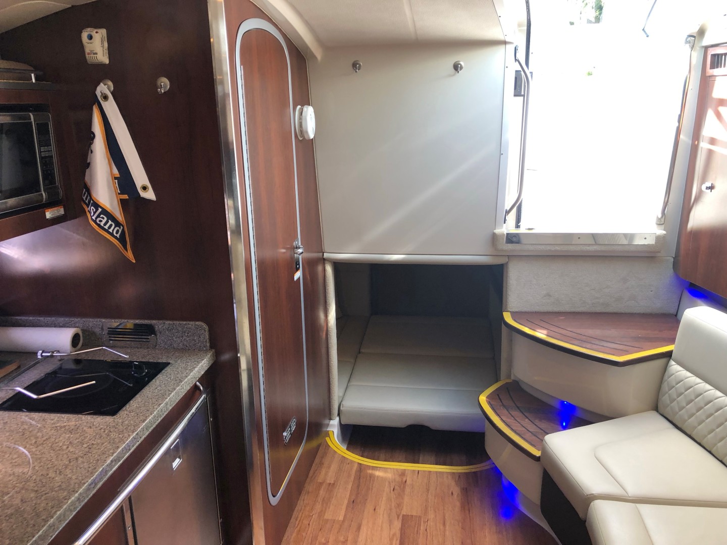 Chaparral 31- C-Scape - Cabin
