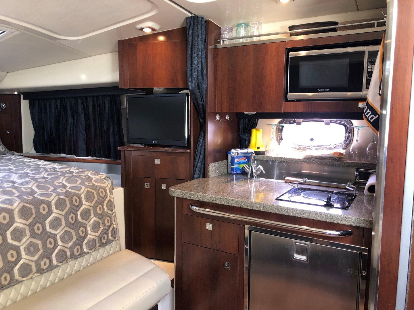 Chaparral 31- C-Scape - Cabin