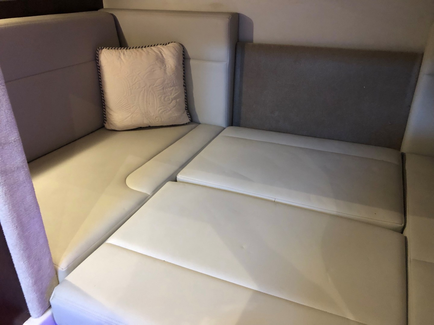Chaparral 31- C-Scape - Cabin