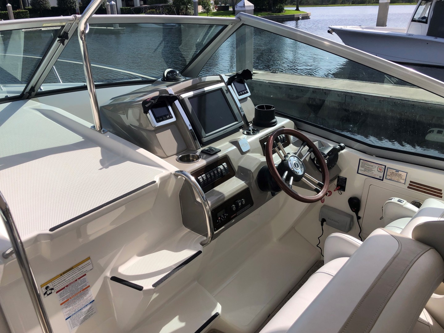 Chaparral 31- C-Scape - Helm