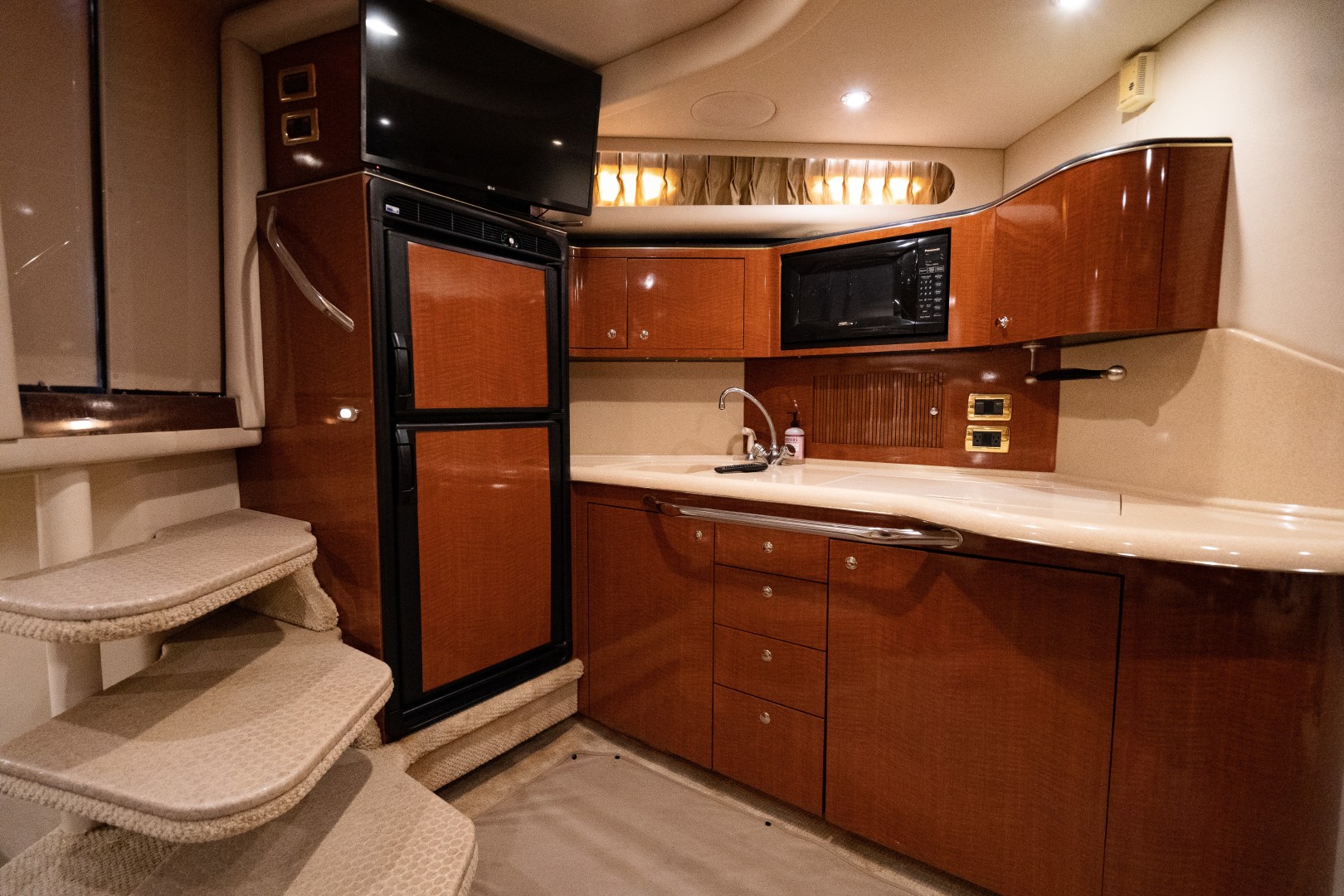 Sea Ray 40 - X Days - Galley