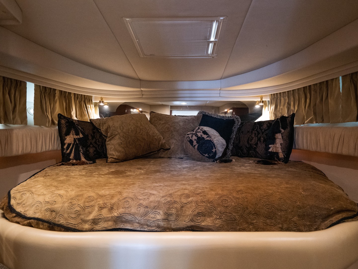 Sea Ray 40 - X Days - Stateroom
