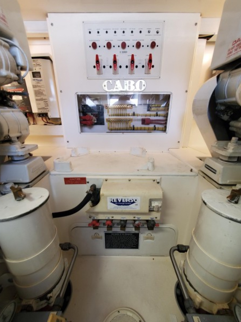 40 Cabo - Manana - Engine Room