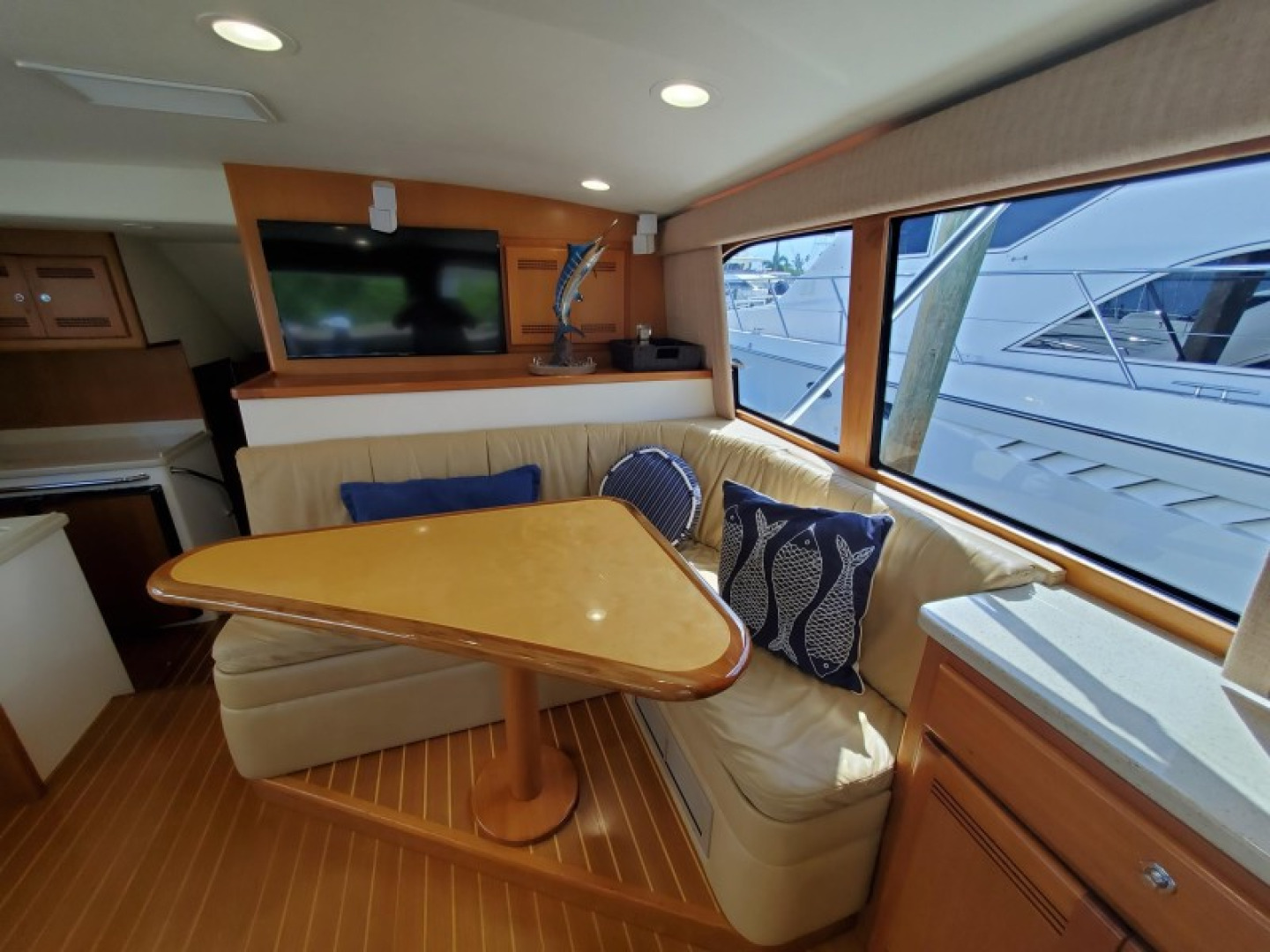 40 Cabo - Manana - Dinette