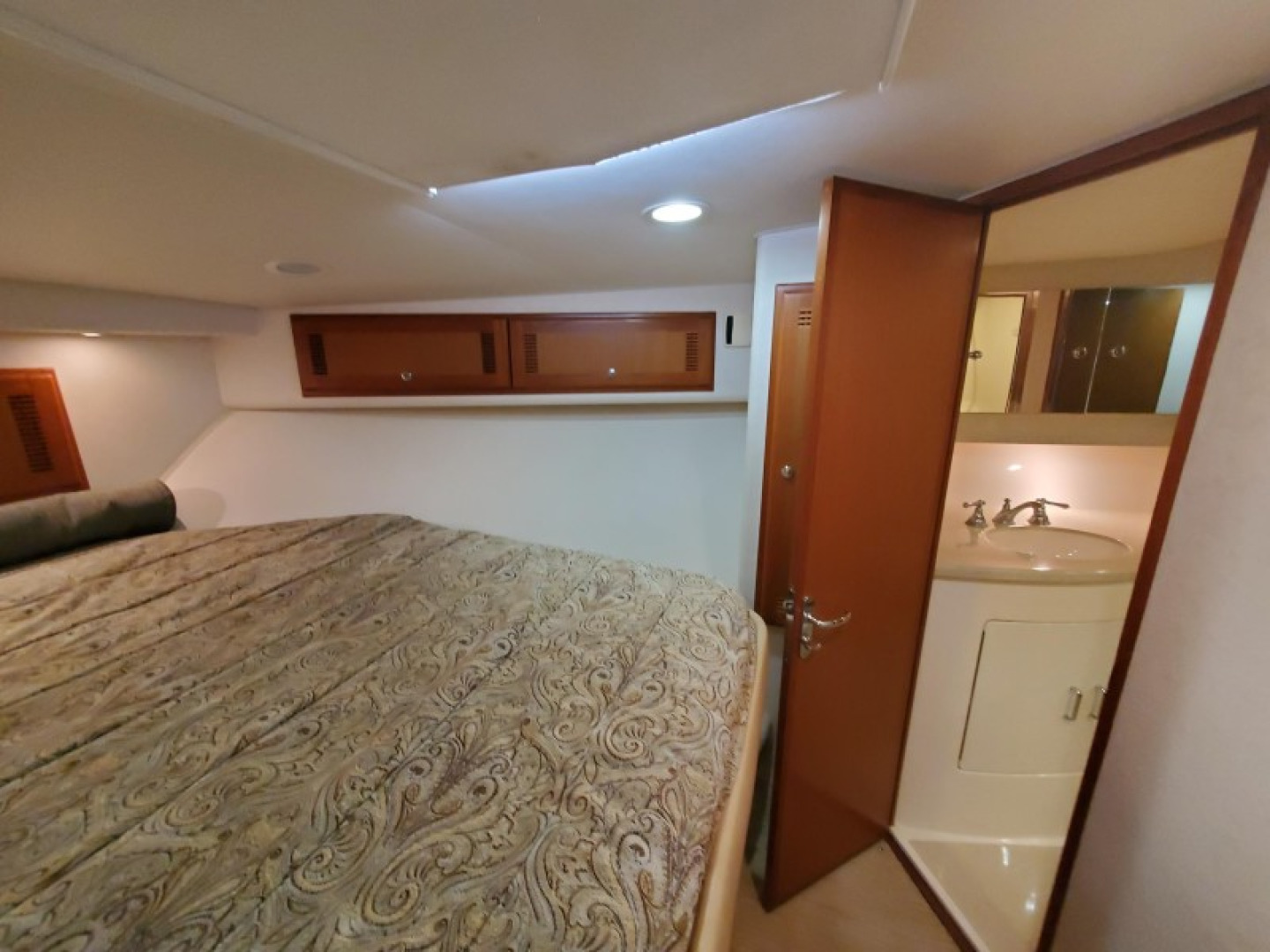 40 Cabo - Manana - Master Stateroom