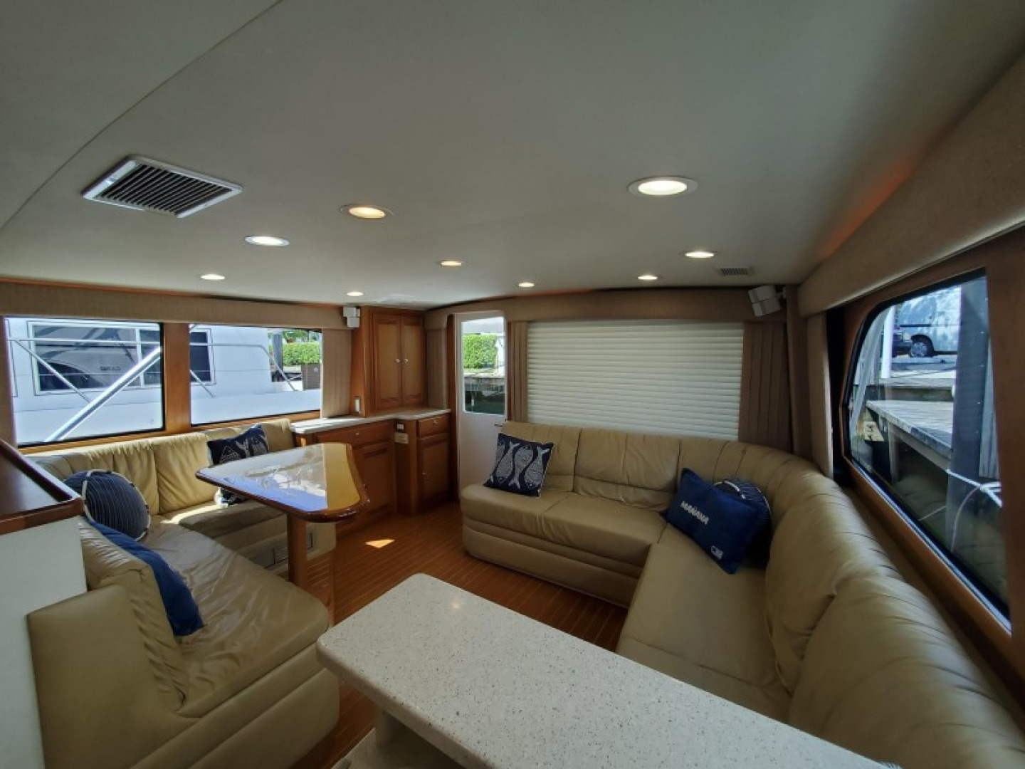 40 Cabo - Manana - Salon/Galley