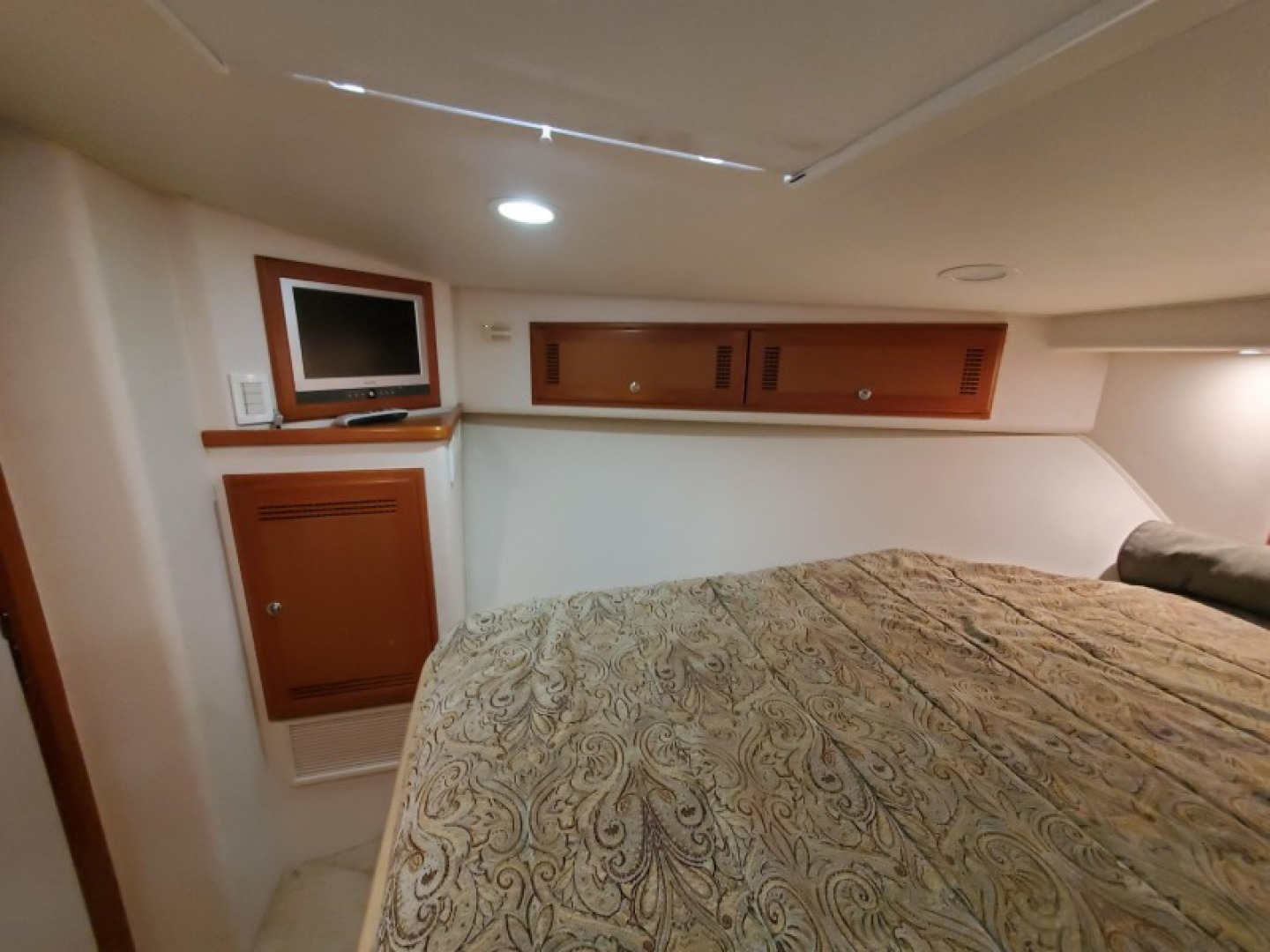 40 Cabo - Manana - Master Stateroom