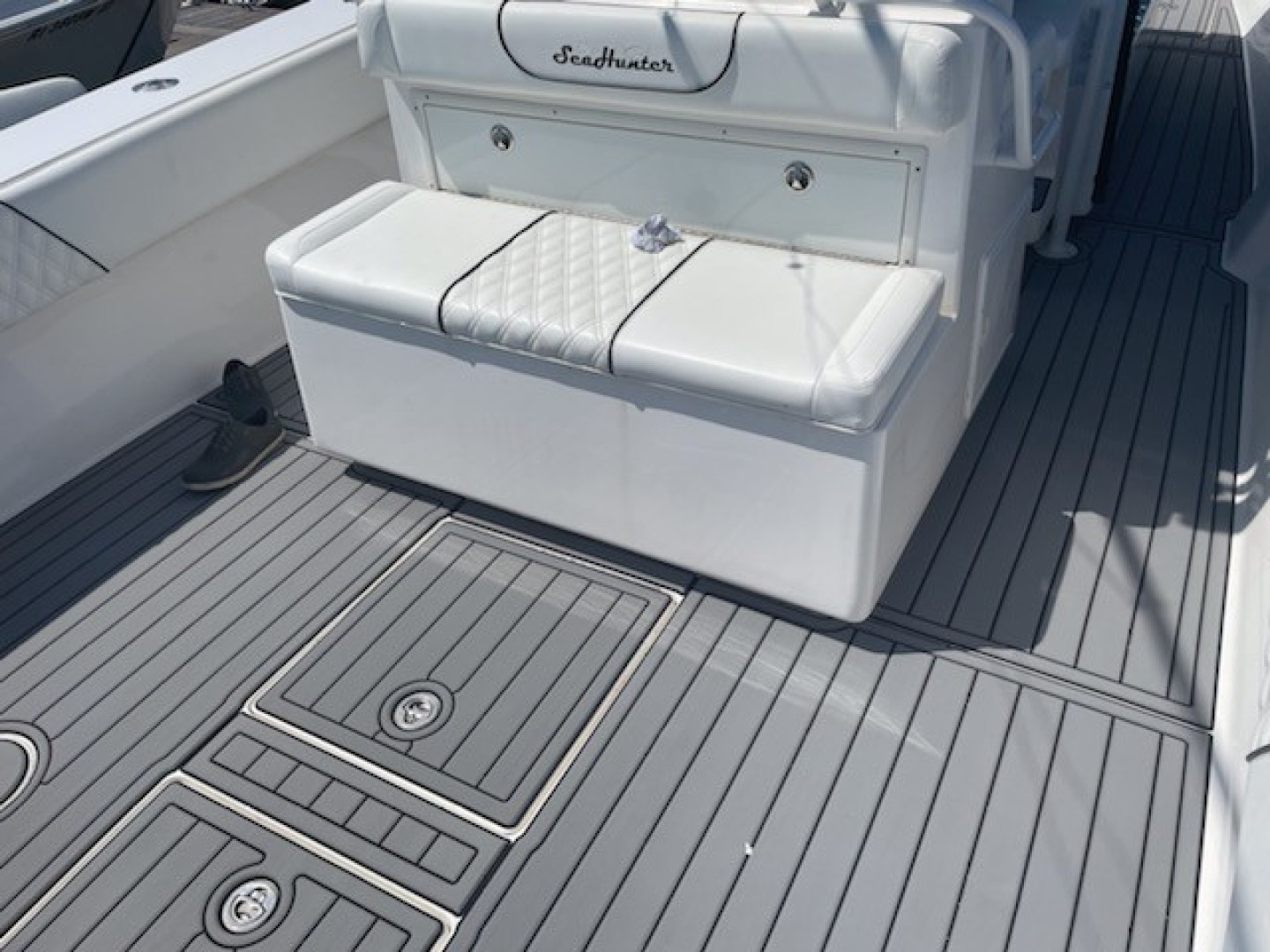 SeaHunter 37 - Lonesome Cowboy - Midship