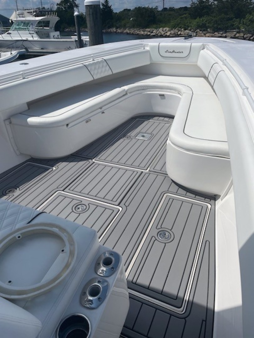 SeaHunter 37 - Lonesome Cowboy - Forward Seating