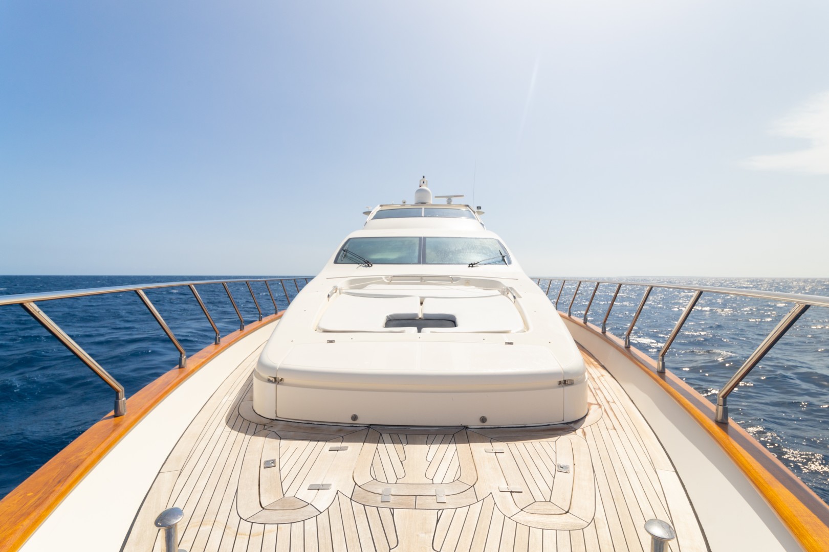 Azimut 80 - Bow