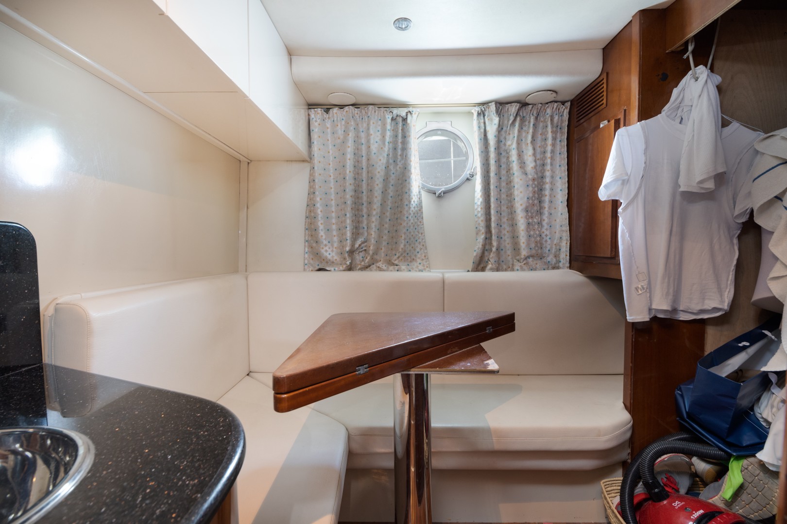Azimut 80 - Crew
