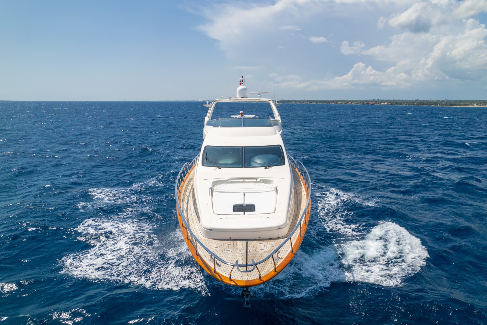 Azimut 80 - Exterior Profile
