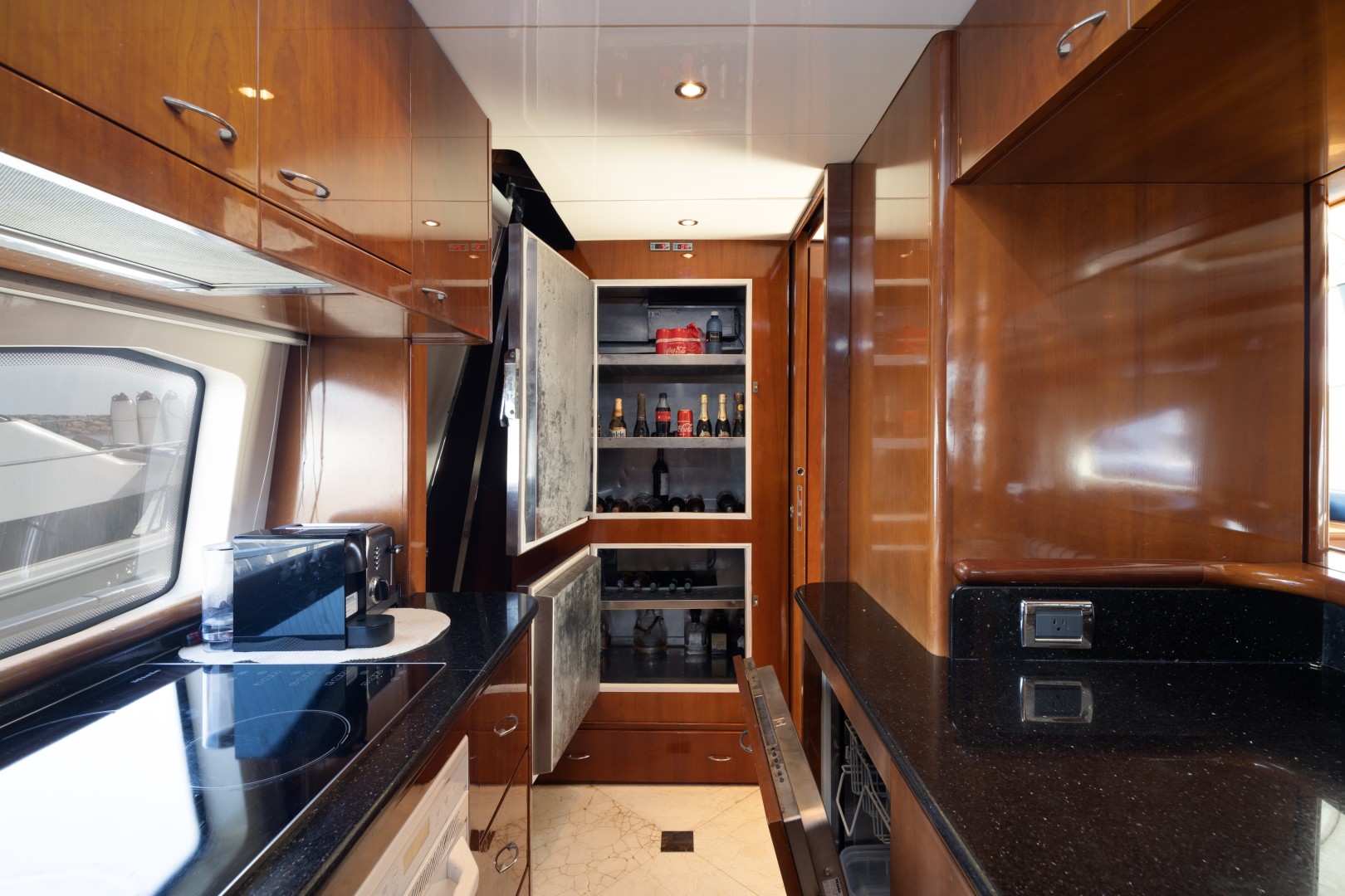 Azimut 80 - Galley