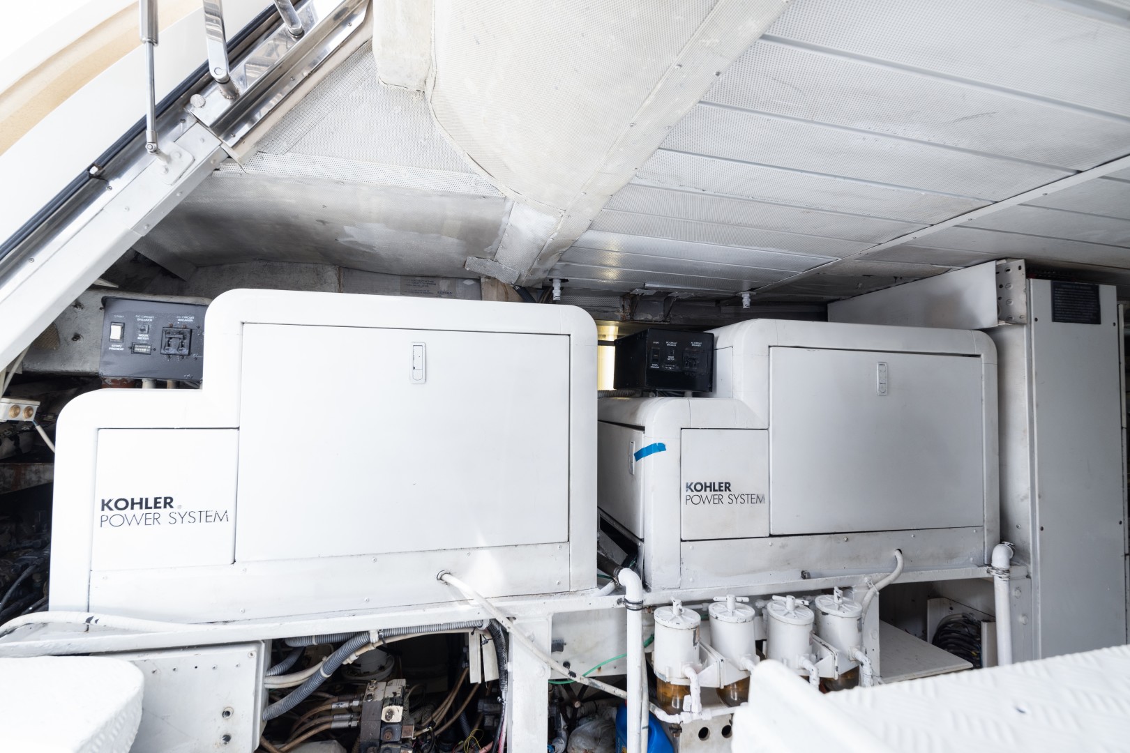 Azimut 80 - Engine Room