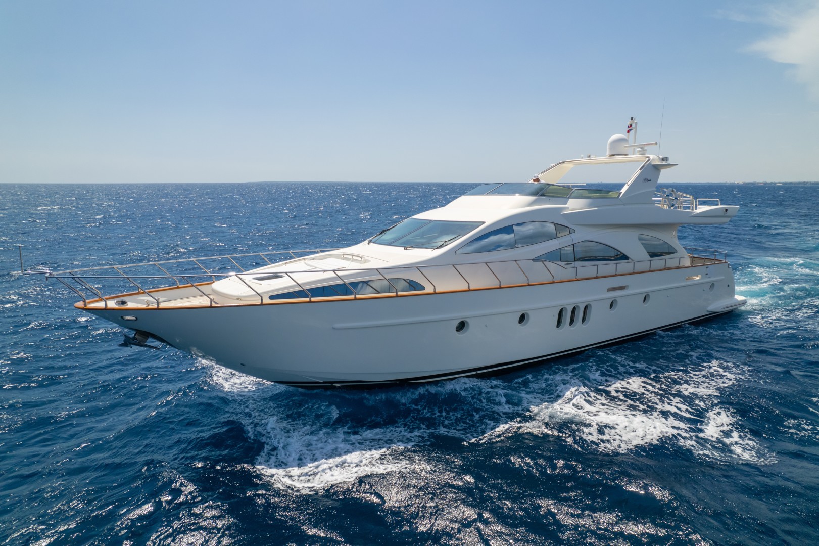 Azimut 80 - Exterior Profile