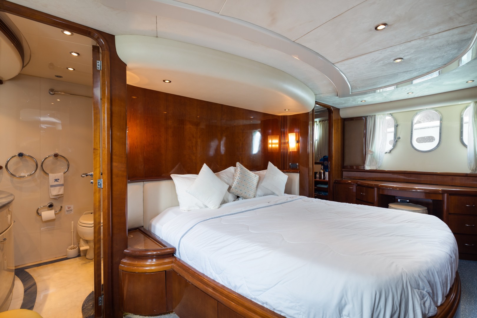 Azimut 80 - Master Stateroom