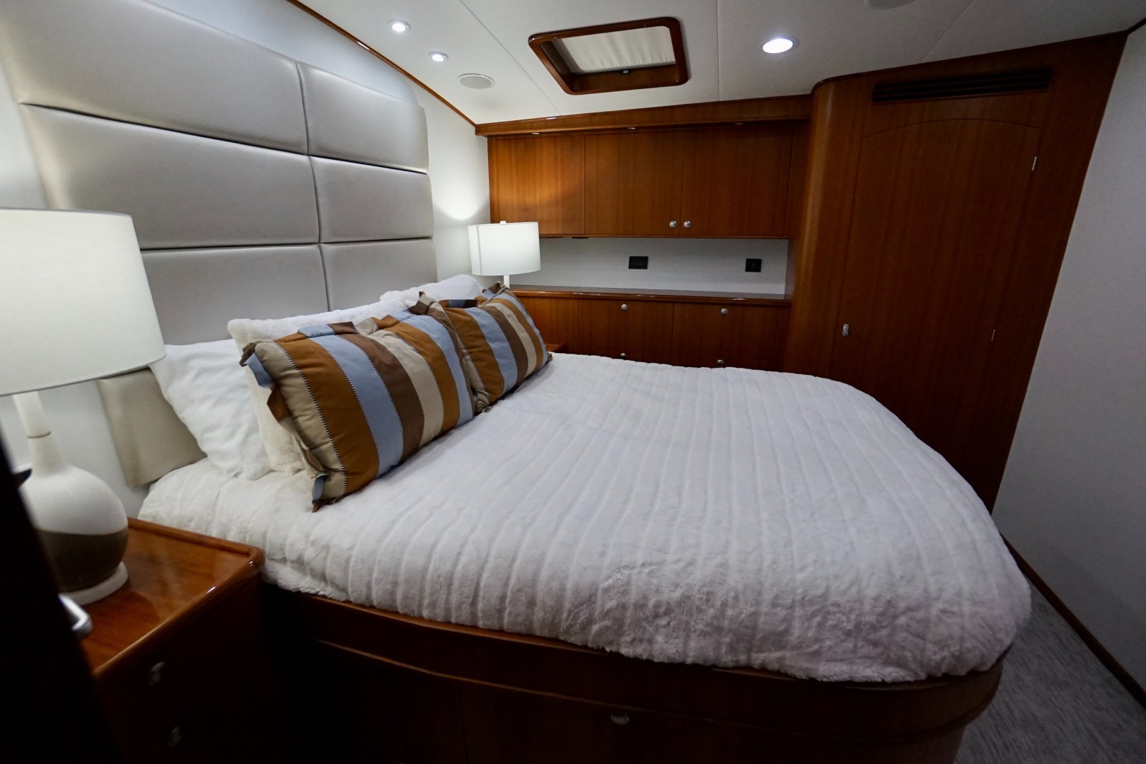 Whiticar 77 - Kings Blue - master stateroom