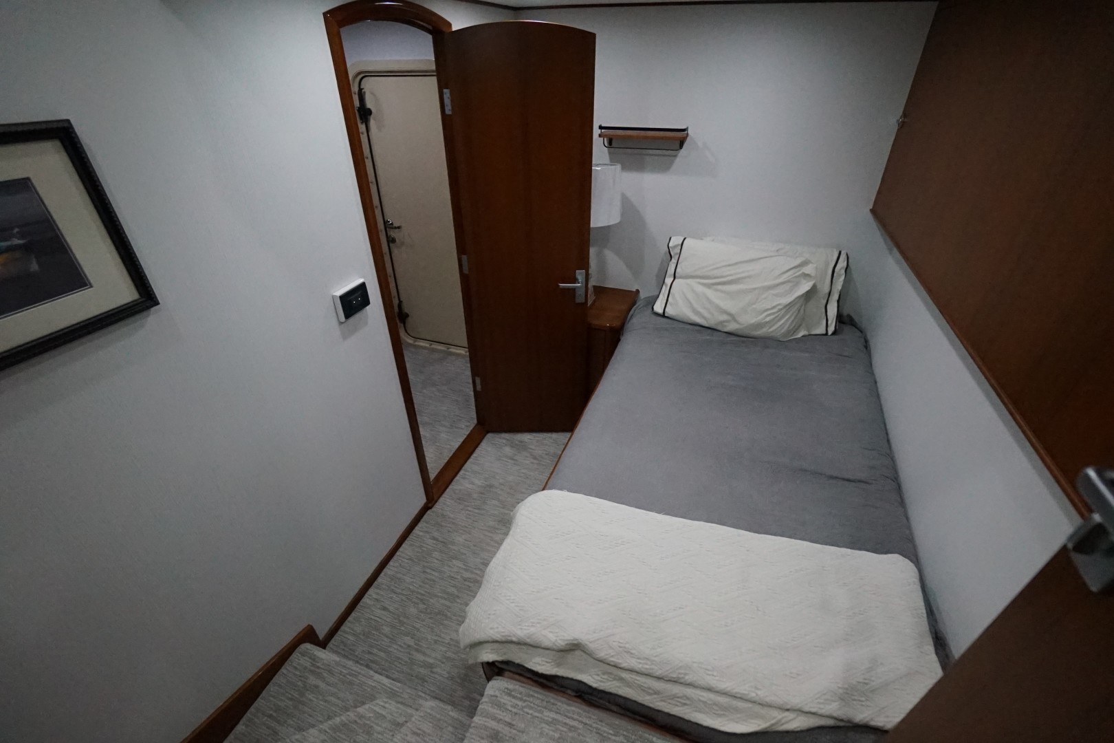 Whiticar 77 - Kings Blue - captains quarters