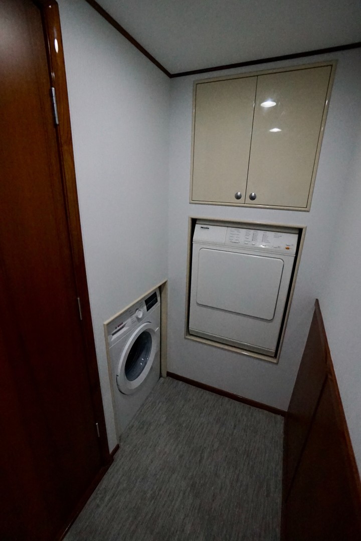 Whiticar 77 - Kings Blue - laundry