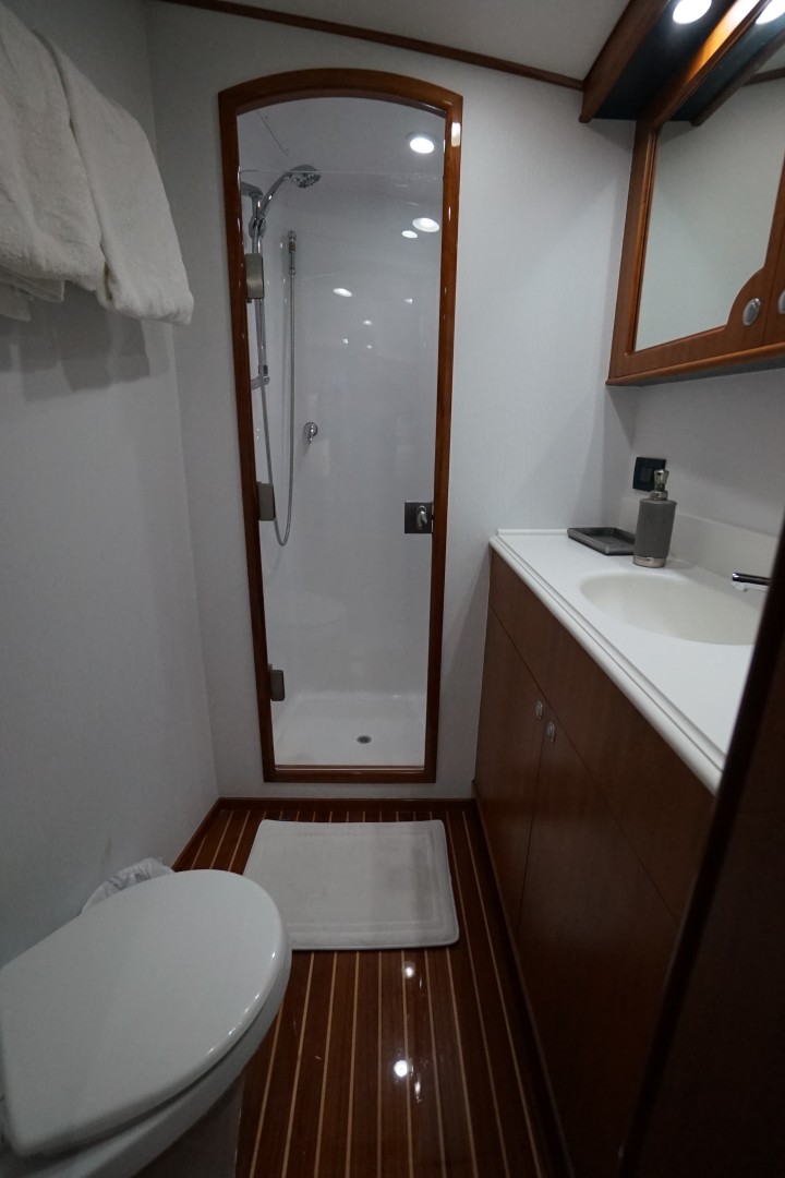 Whiticar 77 - Kings Blue - guest head