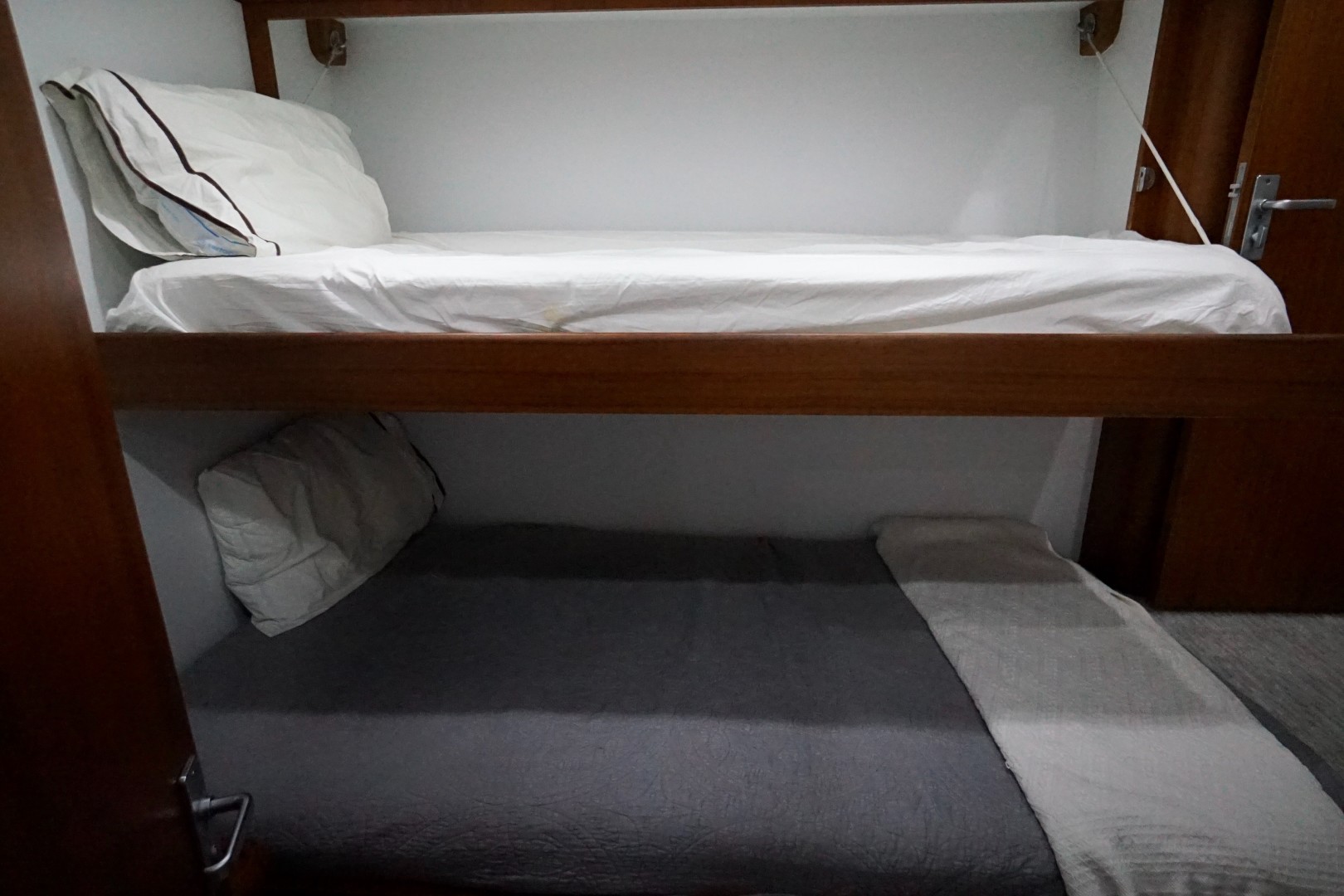 Whiticar 77 - Kings Blue - crews quarters
