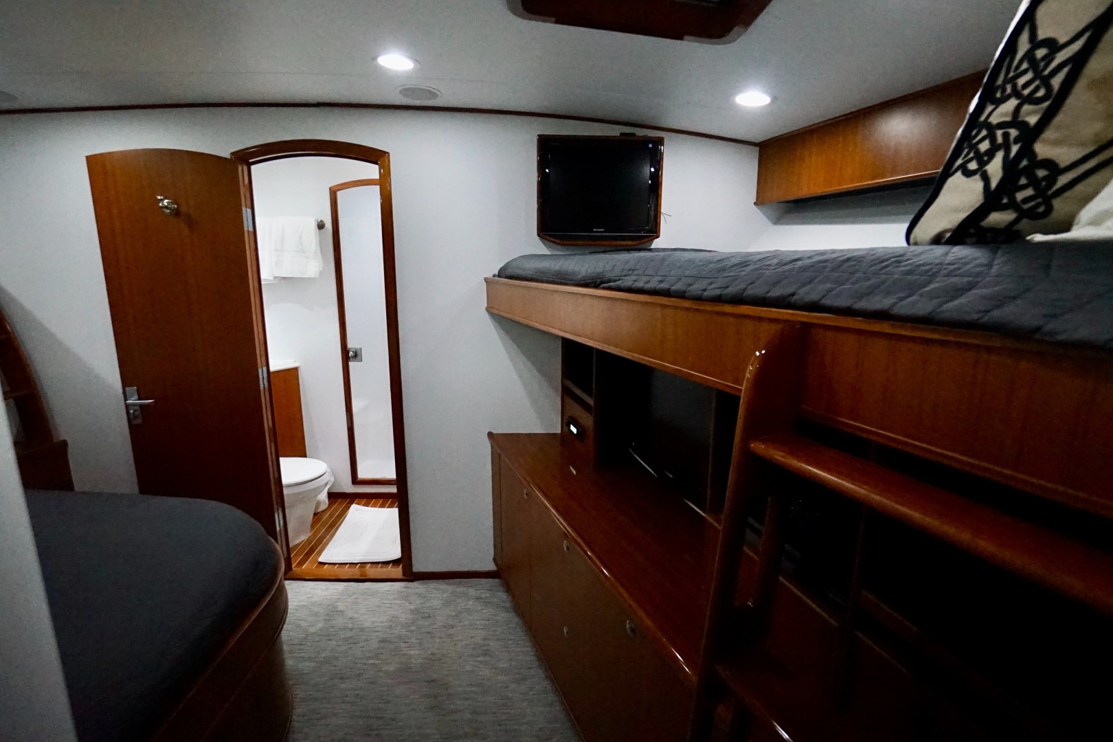 Whiticar 77 - Kings Blue - guest stateroom