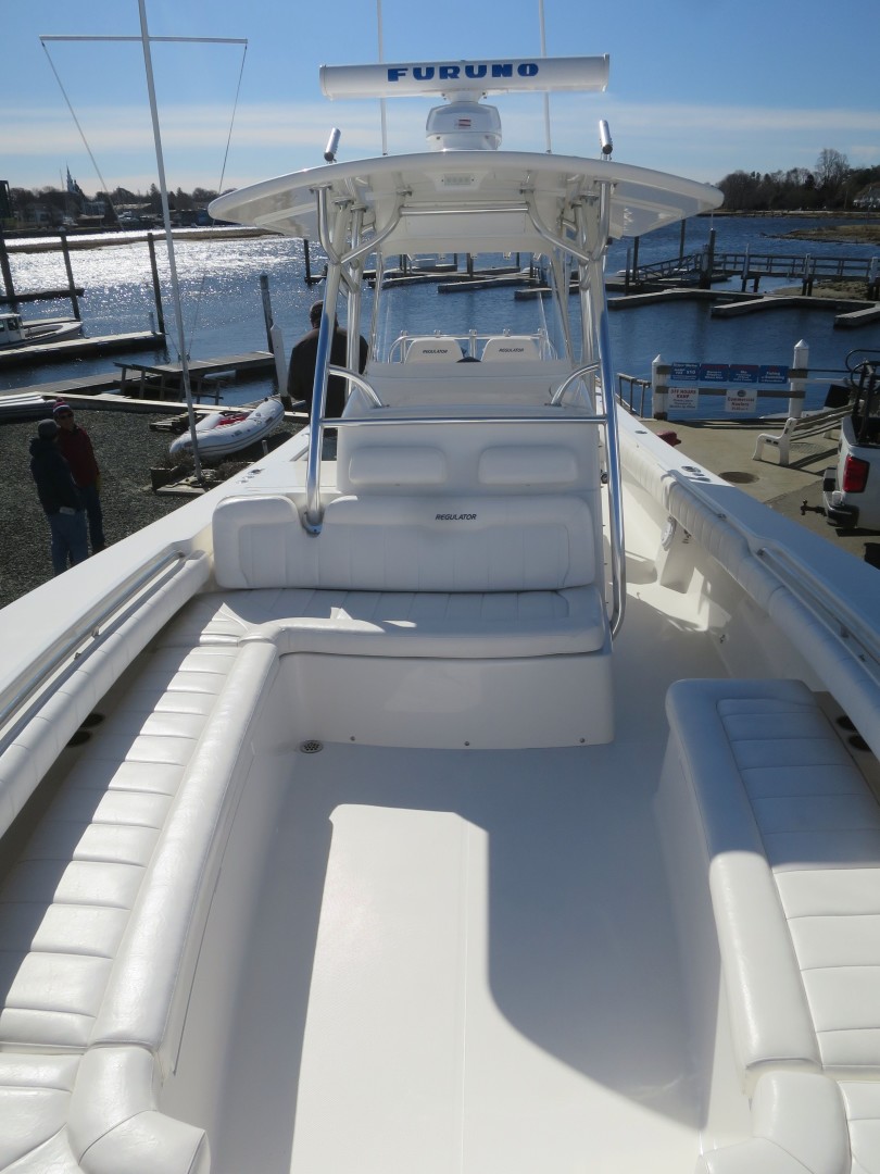 Regulator 34 - A Team - Bow Seating