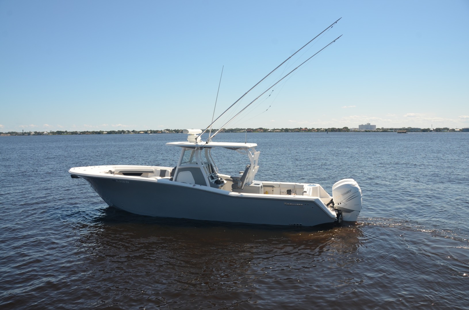 Tidewater 320 CC - Exterior Profile