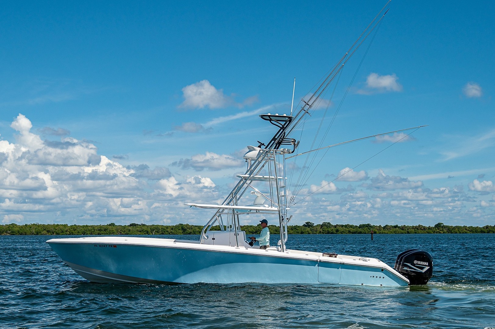 Venture 39-Black and Blue-Profile