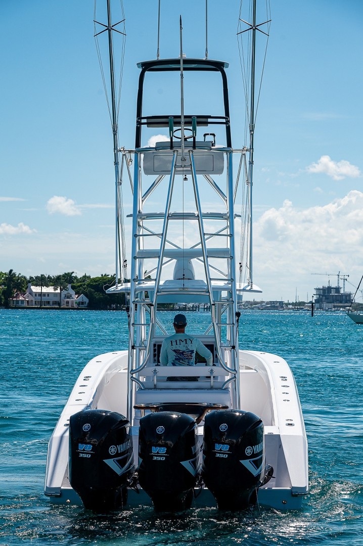 Venture 39-Black and Blue-Profile