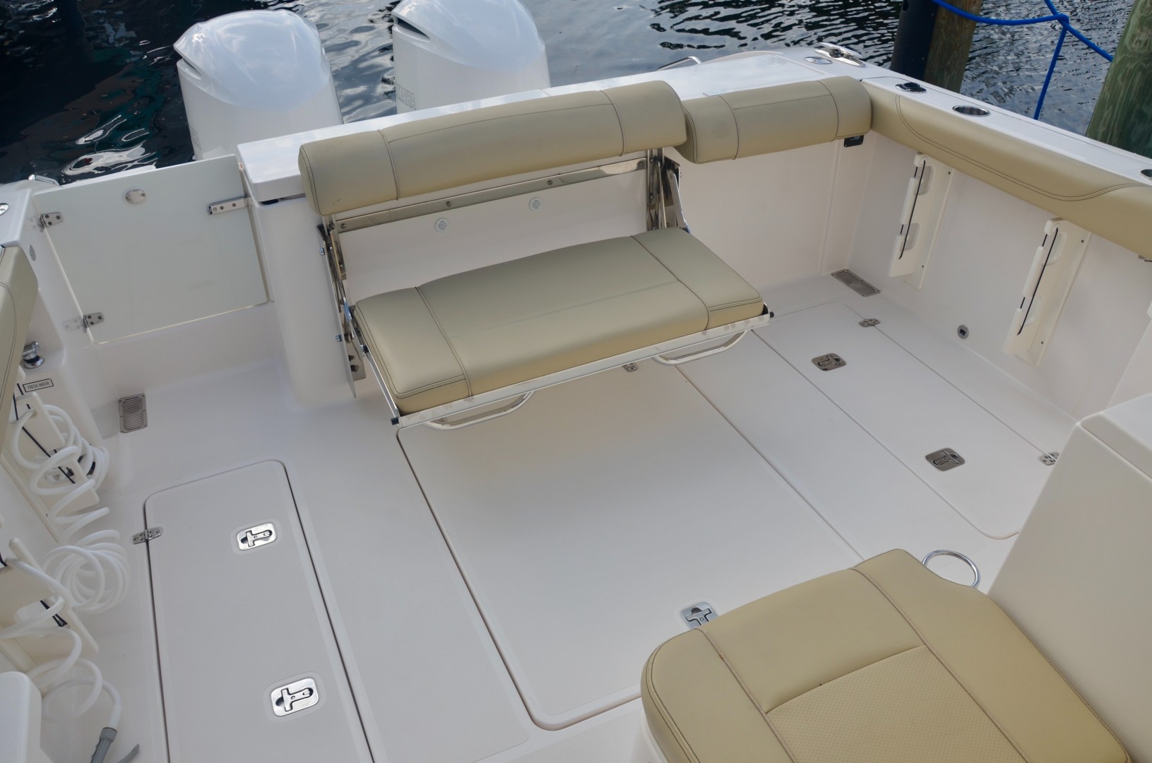 Pursuit 32 - Grillin Time - aft seat