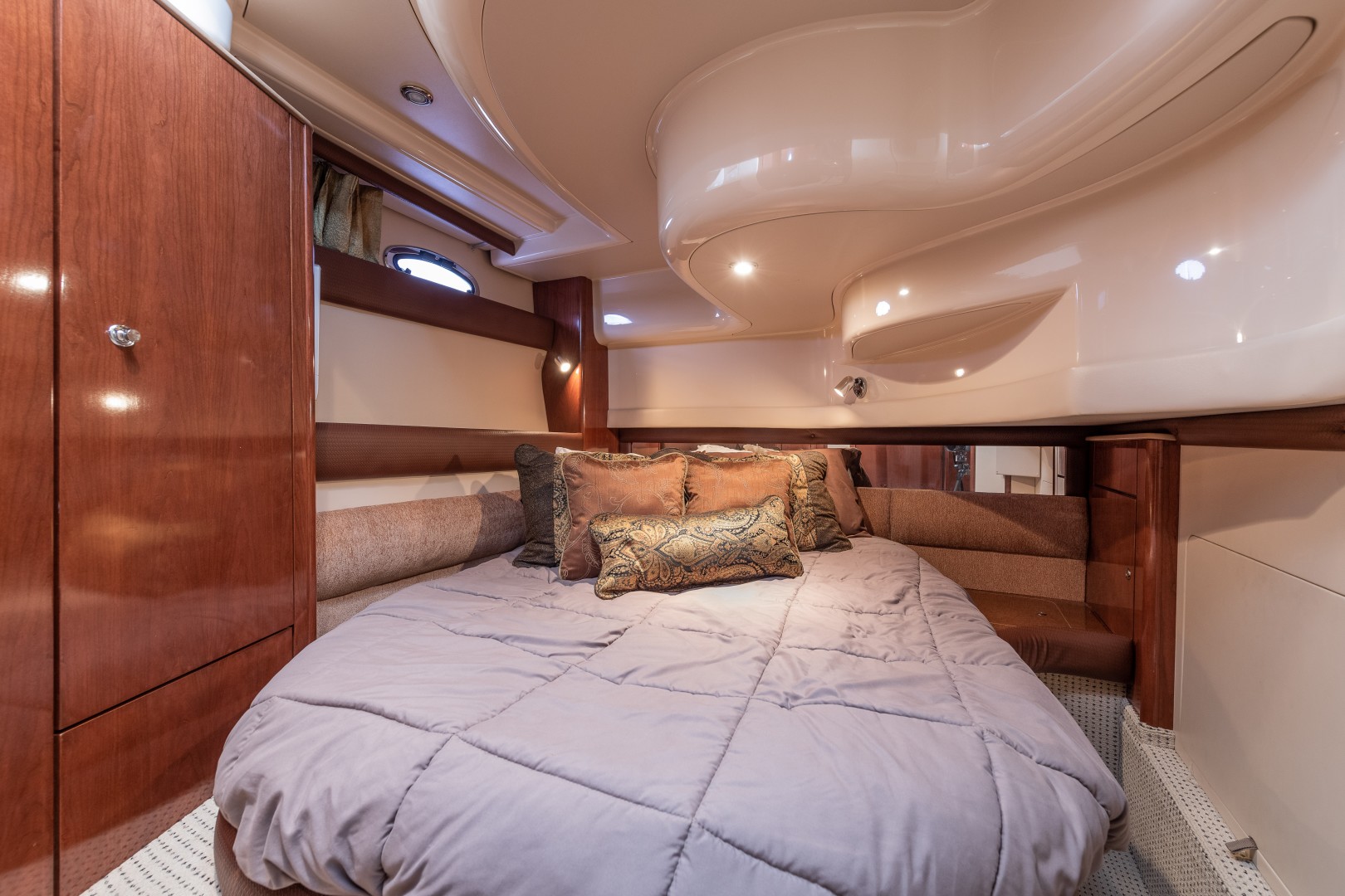 Meridian 39 - Out'n About - Guest Stateroom