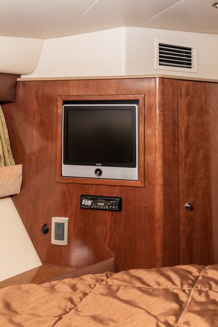Meridian 39 - Out'n About - Master Stateroom