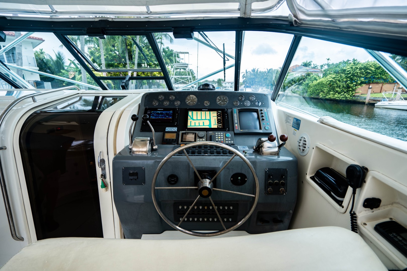 Tiara Yachts 43 - Amadeus - Flybridge Helm