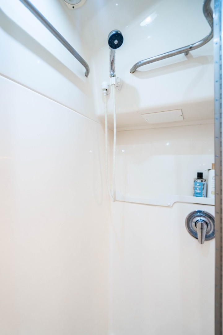 Tiara Yachts 43 - Amadeus - Shower