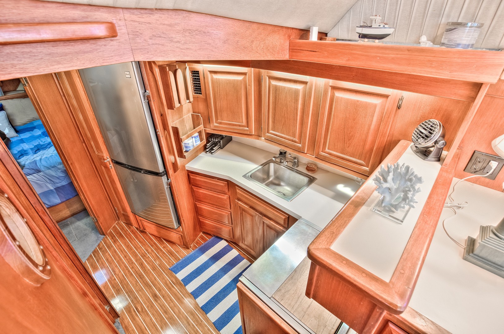 Viking 41 - Yota Life - Galley-Down