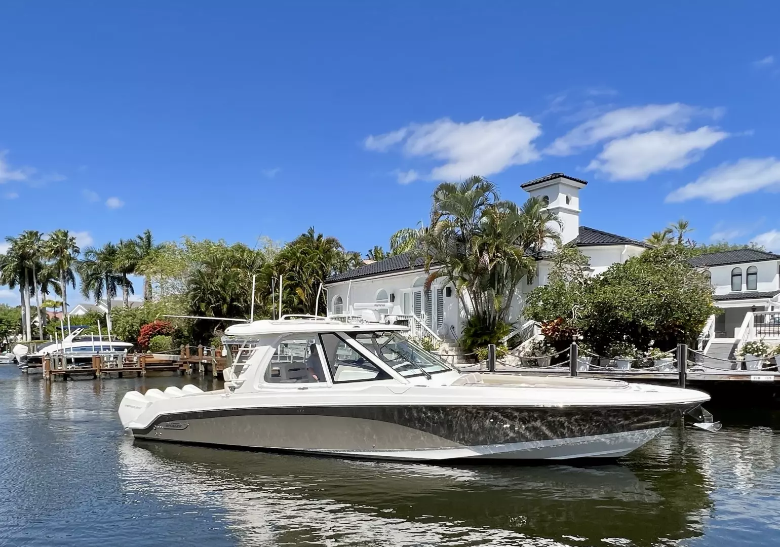2020 38' Boston Whaler photo
